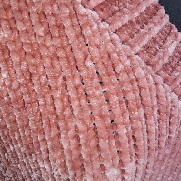 Zenana Outfitters Pink Chenille v-neck Chunky Sweater Size Medium - Picture 3 of 5